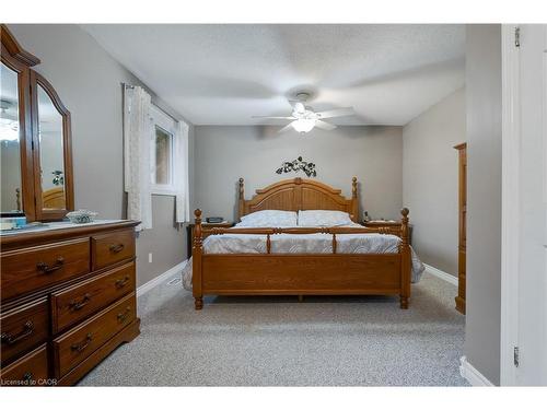 14 Marilyn Street, Grimsby, ON - Indoor Photo Showing Bedroom