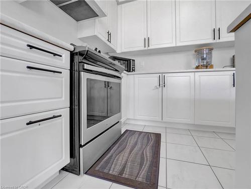 66 Lillian Way, Caledonia, ON - Indoor Photo Showing Kitchen