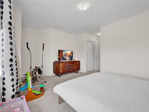 66 Lillian Way, Caledonia, ON - Indoor Photo Showing Bedroom