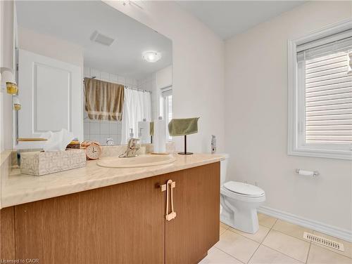 66 Lillian Way, Caledonia, ON - Indoor Photo Showing Bathroom