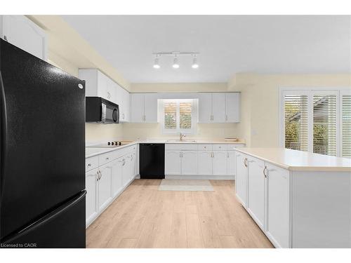 90 Westlawn Drive, Hamilton, ON - Indoor Photo Showing Kitchen
