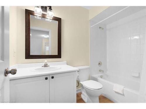 90 Westlawn Drive, Hamilton, ON - Indoor Photo Showing Bathroom