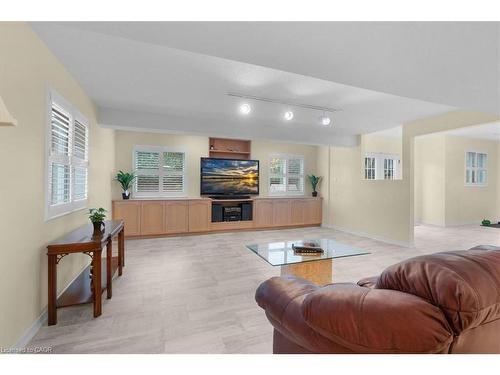 90 Westlawn Drive, Hamilton, ON - Indoor Photo Showing Living Room