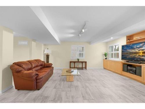90 Westlawn Drive, Hamilton, ON - Indoor Photo Showing Living Room