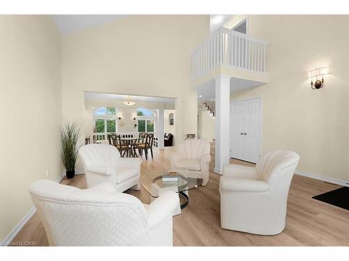 90 Westlawn Drive, Hamilton, ON - Indoor Photo Showing Living Room