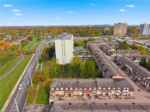 175-2170 Bromsgrove Road  Mississauga, ON L5J 4J2