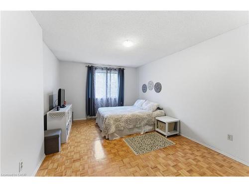 175-2170 Bromsgrove Road, Mississauga, ON - Indoor Photo Showing Bedroom
