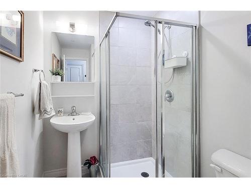 515-2750 King Street E, Hamilton, ON - Indoor Photo Showing Bathroom