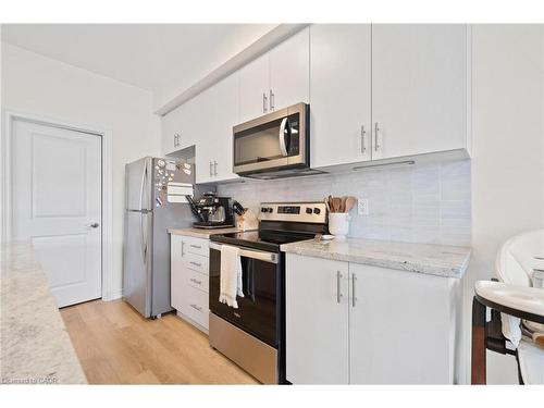 144 Sonoma Lane, Hamilton, ON - Indoor Photo Showing Kitchen