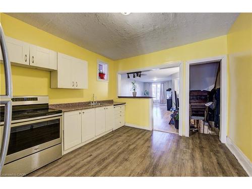 82 Simcoe Street E, Hamilton, ON - Indoor Photo Showing Kitchen