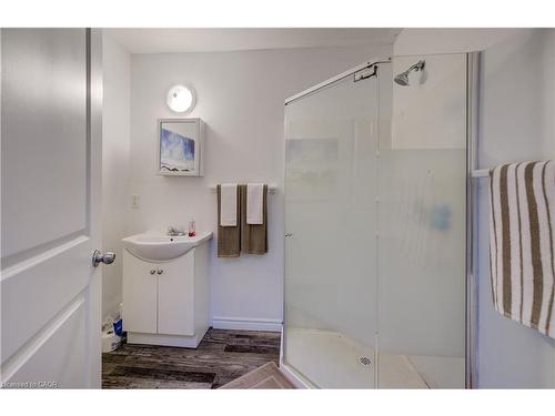 82 Simcoe Street E, Hamilton, ON - Indoor Photo Showing Bathroom