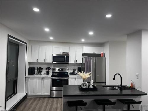 329 Upper Sherman Avenue, Hamilton, ON - Indoor Photo Showing Kitchen