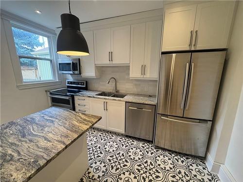 137 Avondale Street, Hamilton, ON - Indoor Photo Showing Kitchen With Stainless Steel Kitchen With Double Sink