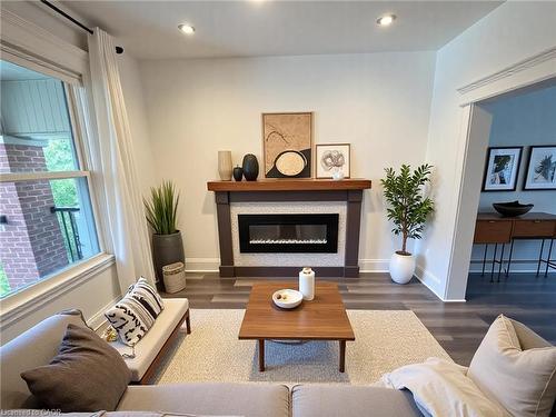 137 Avondale Street, Hamilton, ON - Indoor Photo Showing Living Room With Fireplace