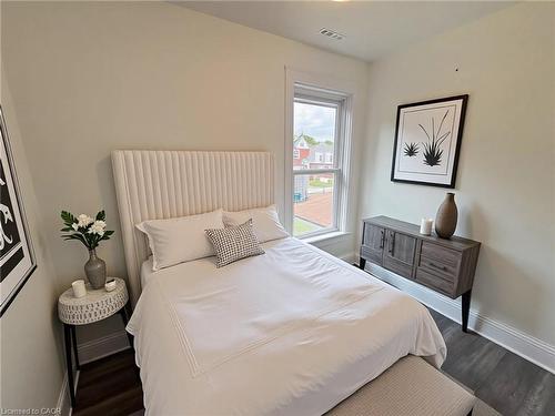 137 Avondale Street, Hamilton, ON - Indoor Photo Showing Bedroom