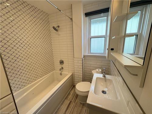 137 Avondale Street, Hamilton, ON - Indoor Photo Showing Bathroom