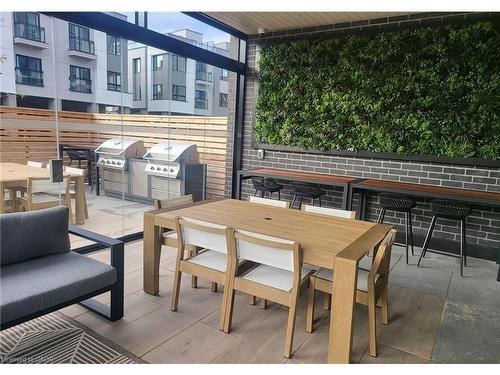 220-3250 Carding Mill Trail, Oakville, ON - Outdoor