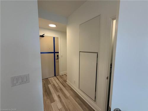 220-3250 Carding Mill Trail, Oakville, ON - Indoor Photo Showing Other Room