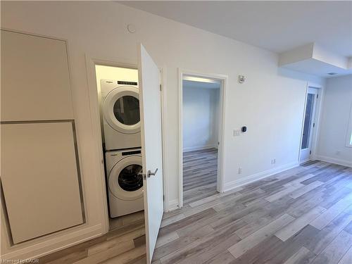220-3250 Carding Mill Trail, Oakville, ON - Indoor Photo Showing Laundry Room