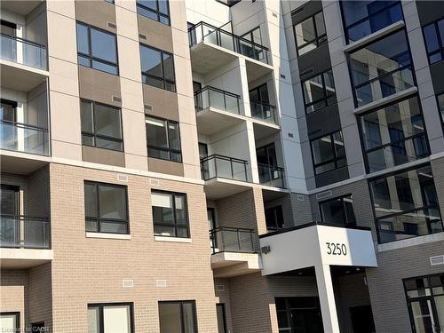 220-3250 Carding Mill Trail, Oakville, ON - Outdoor With Balcony