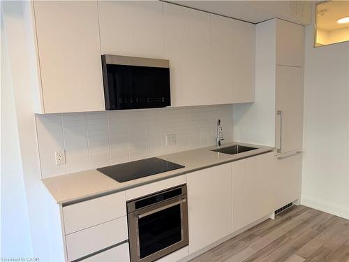220-3250 Carding Mill Trail, Oakville, ON - Indoor Photo Showing Kitchen