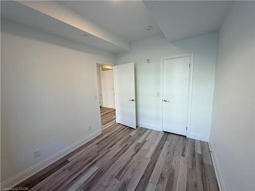 220-3250 Carding Mill Trail, Oakville, ON - Indoor Photo Showing Other Room