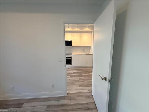 220-3250 Carding Mill Trail, Oakville, ON - Indoor Photo Showing Other Room