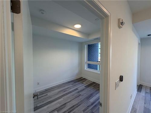 220-3250 Carding Mill Trail, Oakville, ON - Indoor Photo Showing Other Room