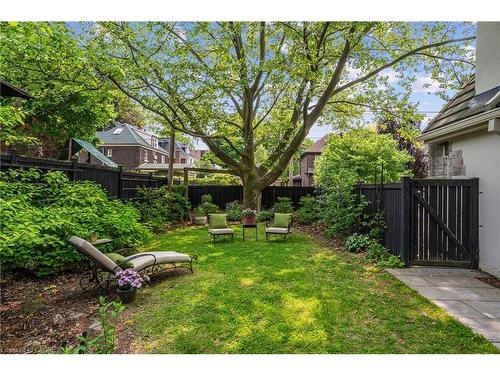 2 Oak Knoll Drive, Hamilton, ON - Outdoor