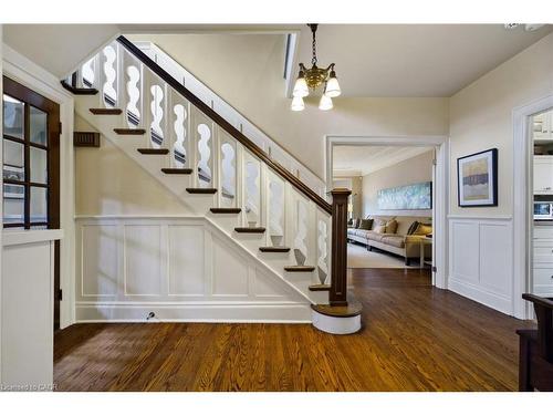 2 Oak Knoll Drive, Hamilton, ON - Indoor Photo Showing Other Room