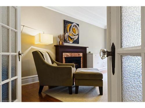 2 Oak Knoll Drive, Hamilton, ON - Indoor With Fireplace
