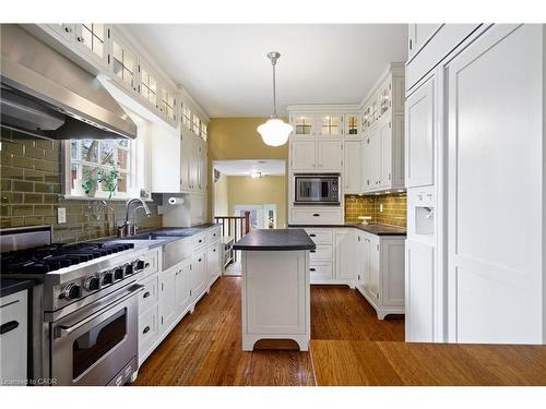 2 Oak Knoll Drive, Hamilton, ON - Indoor Photo Showing Kitchen