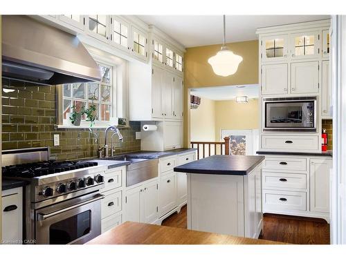 2 Oak Knoll Drive, Hamilton, ON - Indoor Photo Showing Kitchen