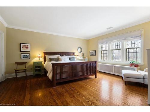 2 Oak Knoll Drive, Hamilton, ON - Indoor Photo Showing Bedroom