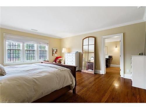 2 Oak Knoll Drive, Hamilton, ON - Indoor Photo Showing Bedroom