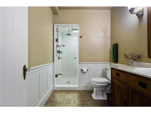 2 Oak Knoll Drive, Hamilton, ON - Indoor Photo Showing Bathroom