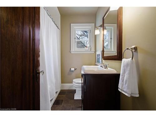 2 Oak Knoll Drive, Hamilton, ON - Indoor Photo Showing Bathroom