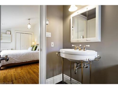 2 Oak Knoll Drive, Hamilton, ON - Indoor