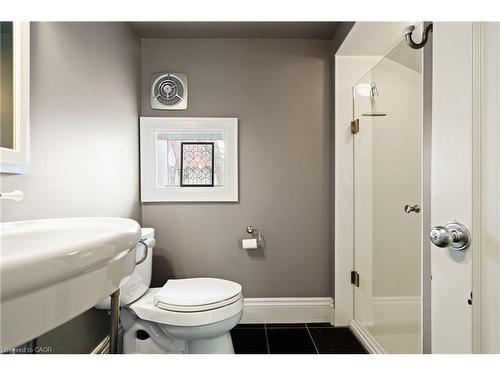 2 Oak Knoll Drive, Hamilton, ON - Indoor Photo Showing Bathroom