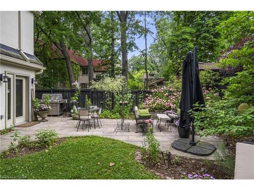 2 Oak Knoll Drive, Hamilton, ON - Outdoor