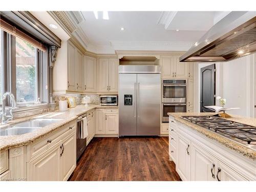 106 Appleby Place, Burlington, ON - Indoor Photo Showing Kitchen With Double Sink