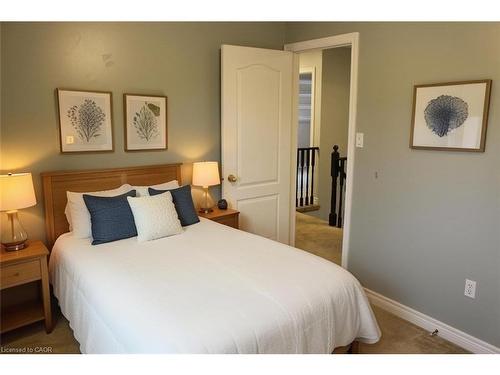 2128 Blackforest Crescent, Oakville, ON - Indoor Photo Showing Bedroom