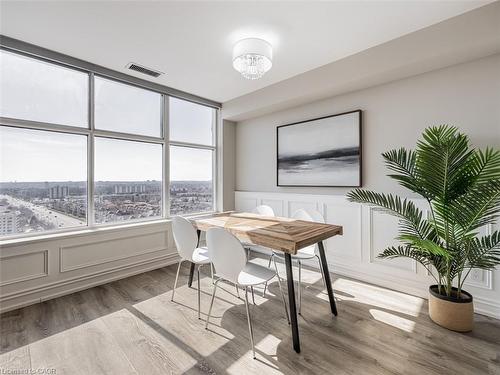 Uph7-880 Dundas Street W, Mississauga, ON - Indoor Photo Showing Dining Room