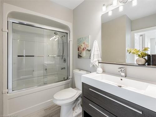 Uph7-880 Dundas Street W, Mississauga, ON - Indoor Photo Showing Bathroom