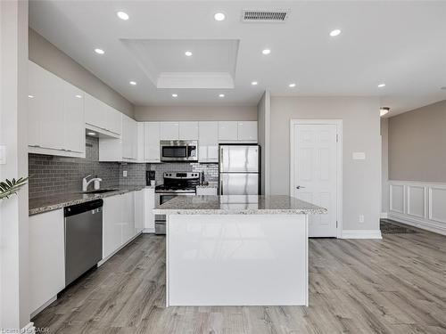 Uph7-880 Dundas Street W, Mississauga, ON - Indoor Photo Showing Kitchen With Stainless Steel Kitchen With Upgraded Kitchen