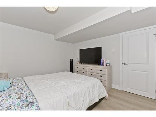 214 Ashford Drive, Barrie, ON - Indoor Photo Showing Bedroom
