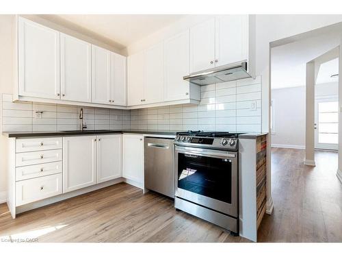250 Avondale Street, Hamilton, ON - Indoor Photo Showing Kitchen