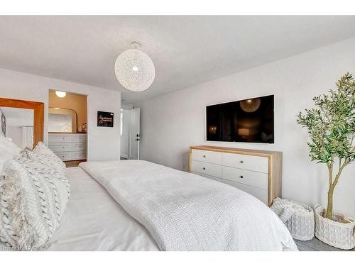 62 Tottenham Street, Kitchener, ON - Indoor Photo Showing Bedroom