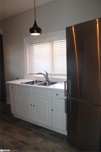 19 Oxford Street, Hamilton, ON - Indoor Photo Showing Kitchen With Double Sink