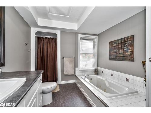 19 Oxford Street, Hamilton, ON - Indoor Photo Showing Bathroom